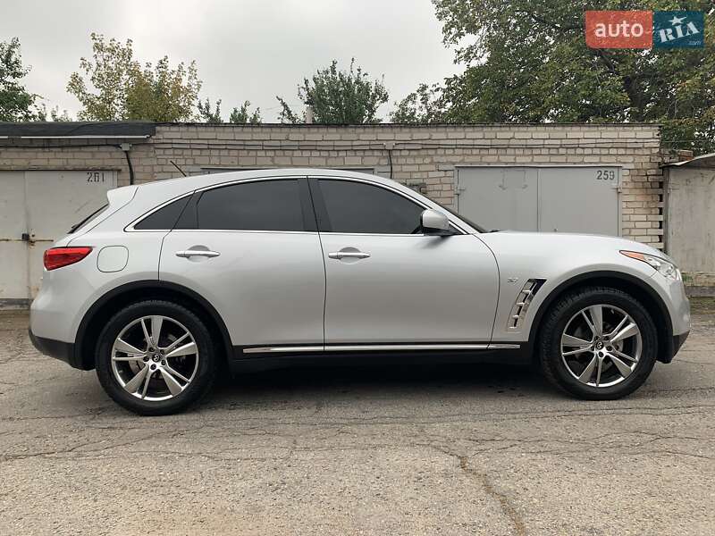 Внедорожник / Кроссовер Infiniti QX70 2017 в Запорожье