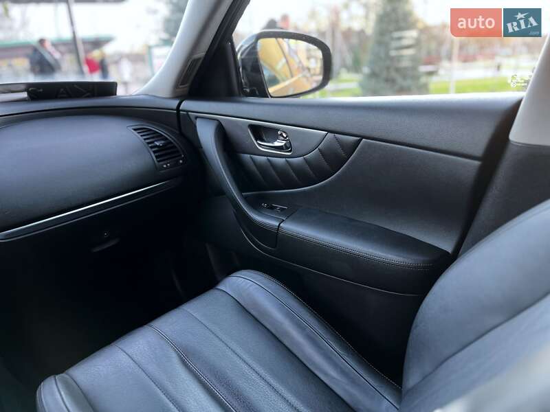 Внедорожник / Кроссовер Infiniti QX70 2016 в Киеве