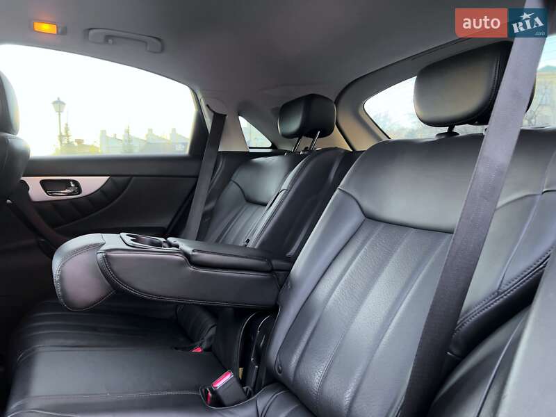 Внедорожник / Кроссовер Infiniti QX70 2016 в Киеве