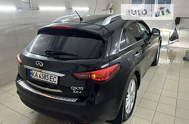 Внедорожник / Кроссовер Infiniti QX70 2013 в 
