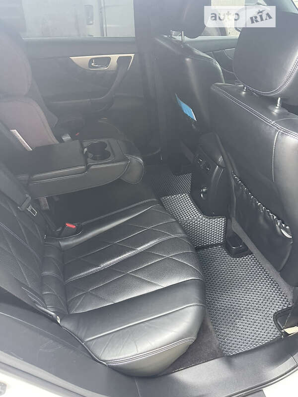 Внедорожник / Кроссовер Infiniti QX70 2014 в Тернополе