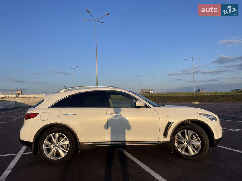 Внедорожник / Кроссовер Infiniti QX70 2015 в Львове