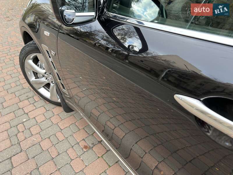 Позашляховик / Кросовер Infiniti QX70 2014 в Києві