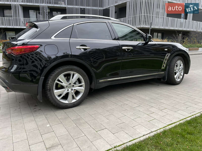 Внедорожник / Кроссовер Infiniti QX70 2013 в Харькове