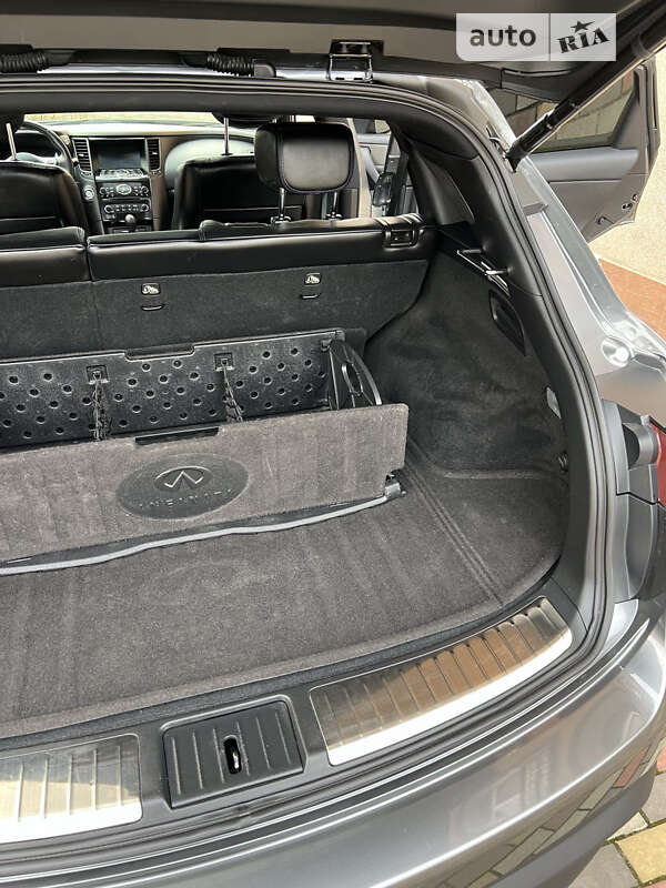 Позашляховик / Кросовер Infiniti QX70 2016 в Вишневому