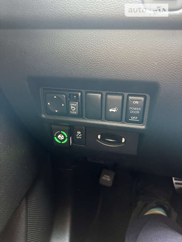 Позашляховик / Кросовер Infiniti QX70 2016 в Вишневому