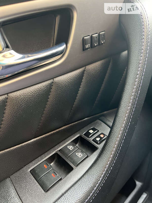 Позашляховик / Кросовер Infiniti QX70 2016 в Вишневому