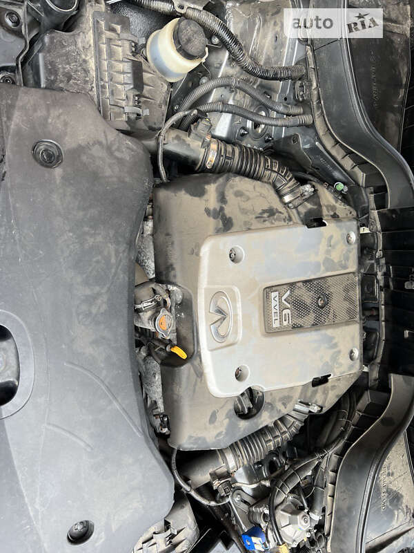 Позашляховик / Кросовер Infiniti QX70 2016 в Вишневому