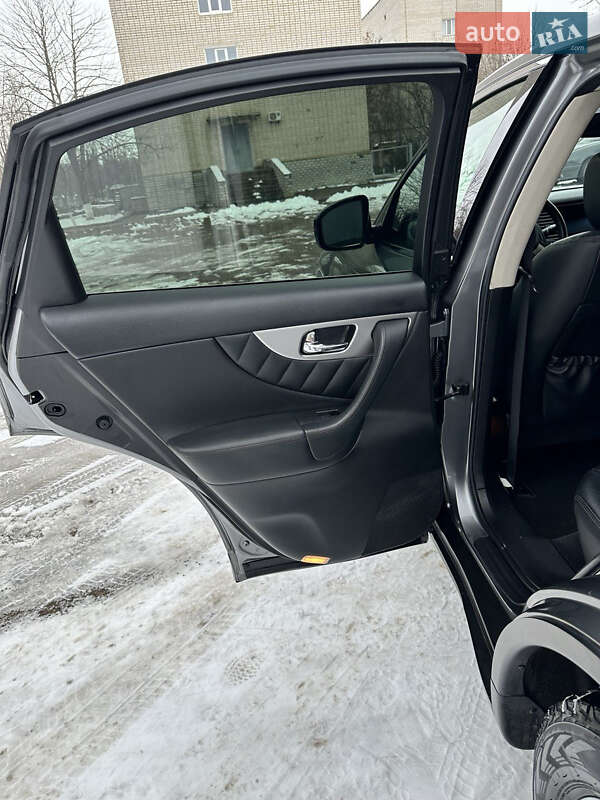 Позашляховик / Кросовер Infiniti QX70 2013 в Южноукраїнську