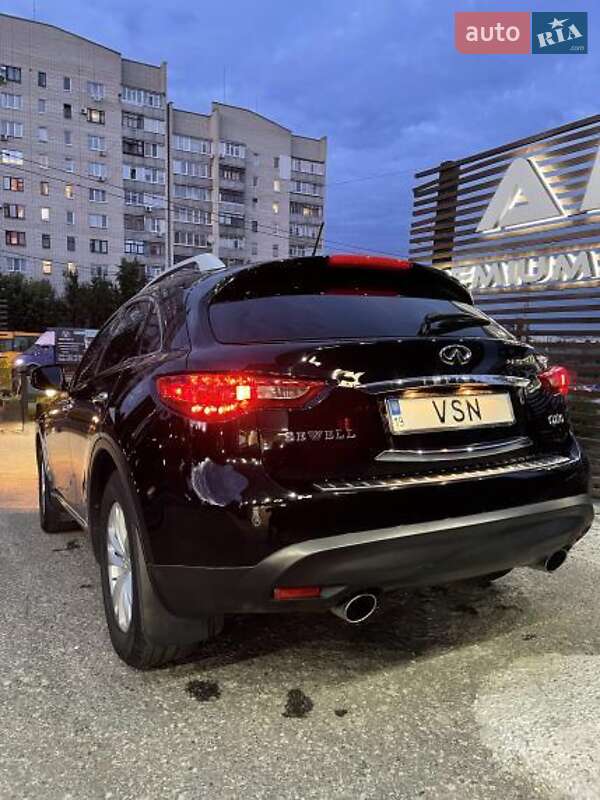 Внедорожник / Кроссовер Infiniti QX70 2015 в Сумах