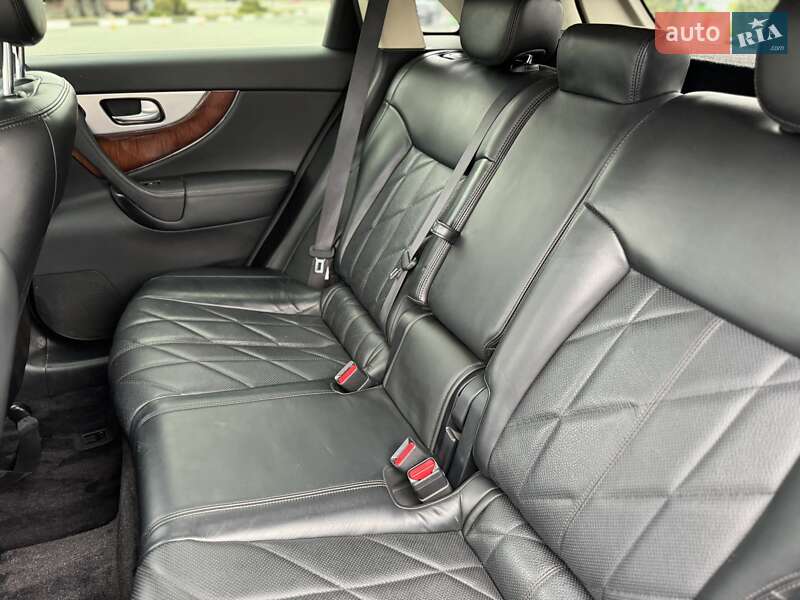 Внедорожник / Кроссовер Infiniti QX70 2013 в Киеве