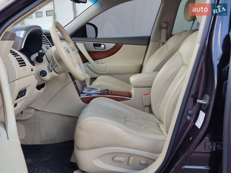 Позашляховик / Кросовер Infiniti QX70 2013 в Львові