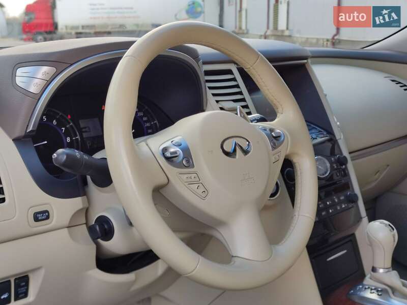 Позашляховик / Кросовер Infiniti QX70 2013 в Львові