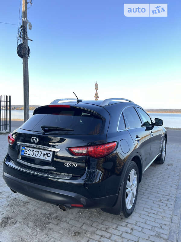 Infiniti QX70 2015