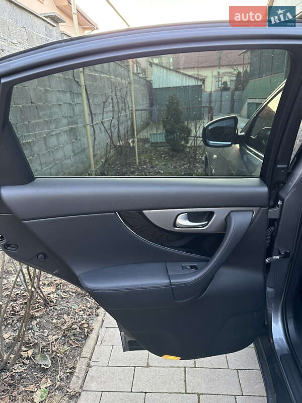 Внедорожник / Кроссовер Infiniti QX70 2015 в Мукачево