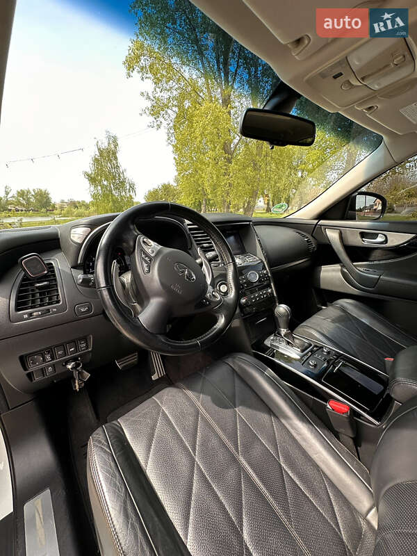 Внедорожник / Кроссовер Infiniti QX70 2013 в Киеве фото 20 Внедорожник / Кроссовер Infiniti QX70 2013 в Киеве