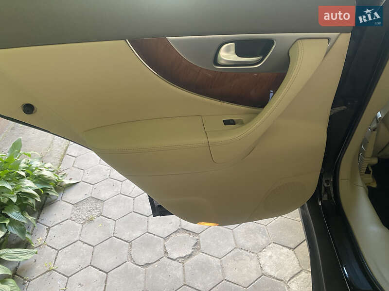 Внедорожник / Кроссовер Infiniti QX70 2015 в Днепре