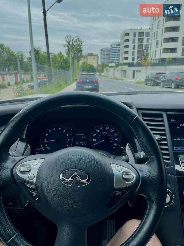 Внедорожник / Кроссовер Infiniti QX70 2016 в Львове