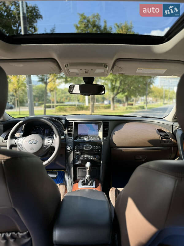 Позашляховик / Кросовер Infiniti QX70 2013 в Дніпрі