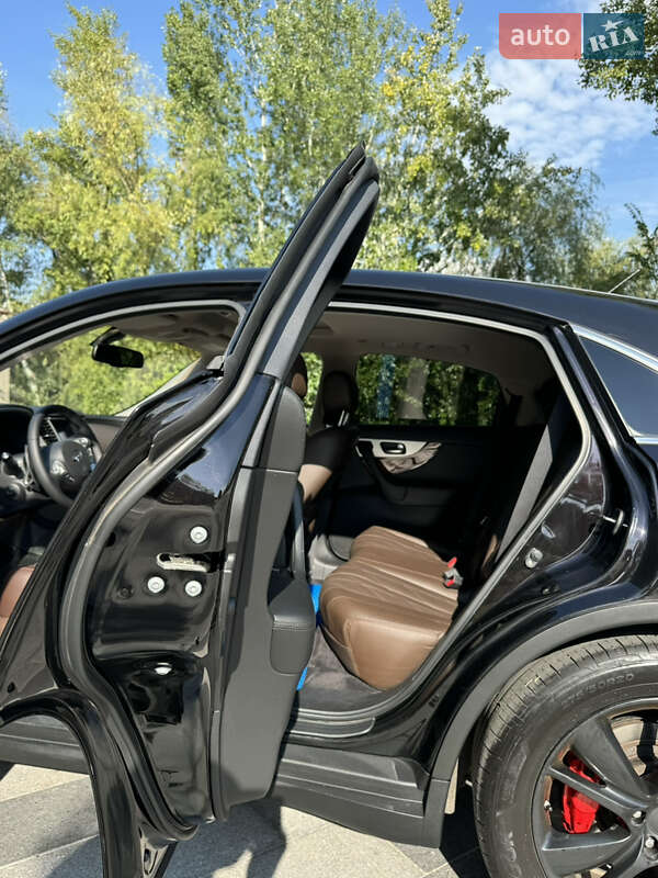 Позашляховик / Кросовер Infiniti QX70 2013 в Дніпрі