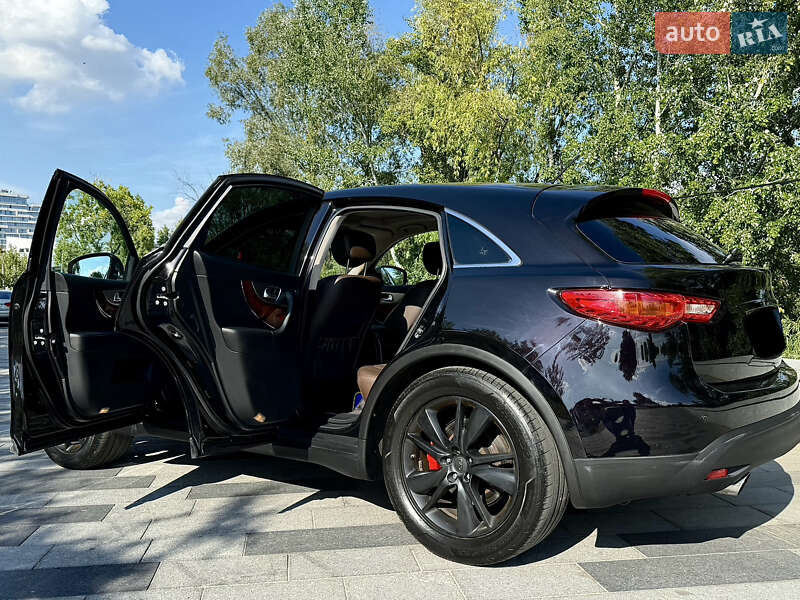 Позашляховик / Кросовер Infiniti QX70 2013 в Дніпрі