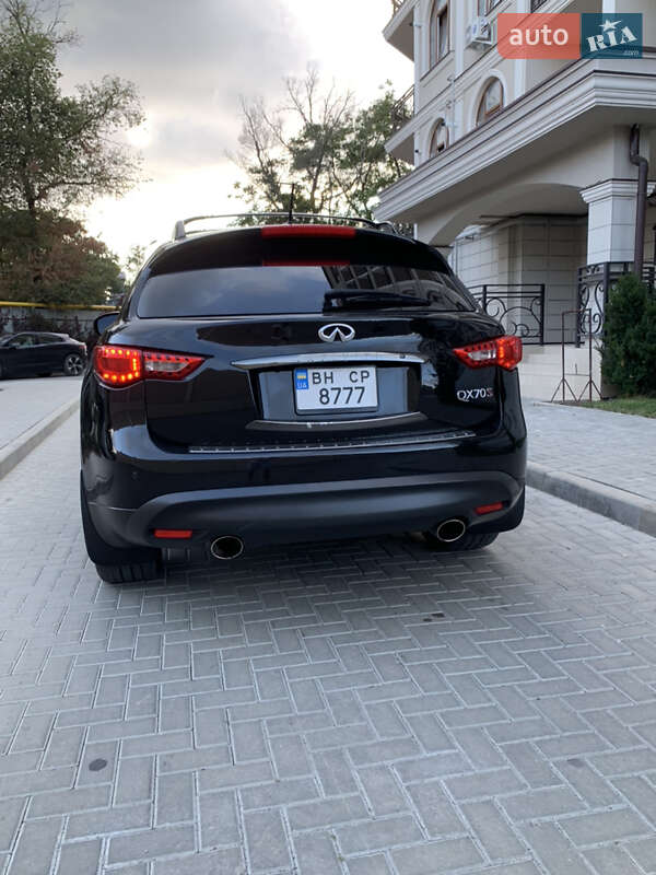 Внедорожник / Кроссовер Infiniti QX70 2015 в Одессе