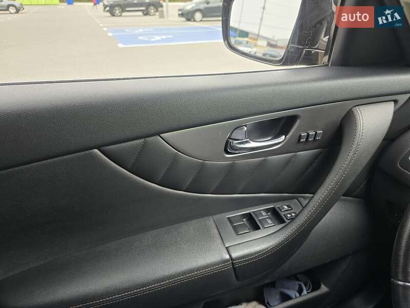 Внедорожник / Кроссовер Infiniti QX70 2014 в Виннице