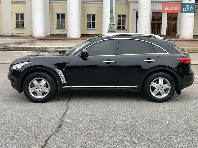 Внедорожник / Кроссовер Infiniti QX70 2013 в Петрове