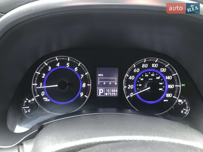 Внедорожник / Кроссовер Infiniti QX70 2013 в Петрове