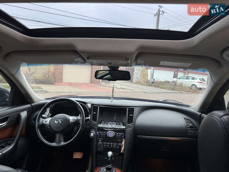 Внедорожник / Кроссовер Infiniti QX70 2013 в Одессе