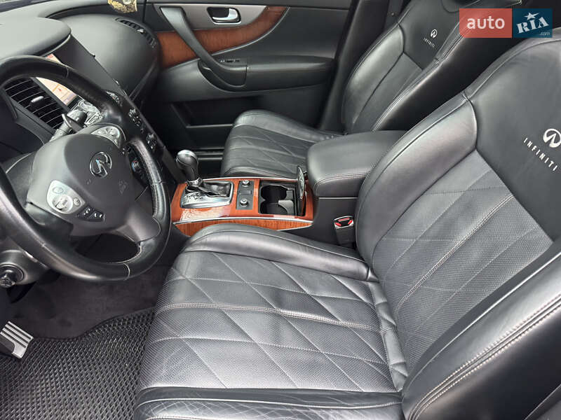 Внедорожник / Кроссовер Infiniti QX70 2013 в Одессе