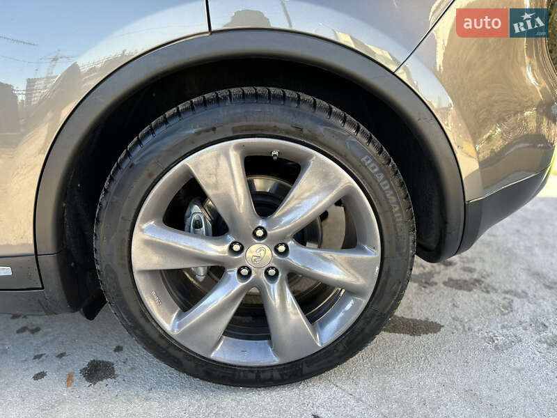 Внедорожник / Кроссовер Infiniti QX70 2014 в Ивано-Франковске