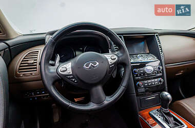 Позашляховик / Кросовер Infiniti QX70 2014 в Києві