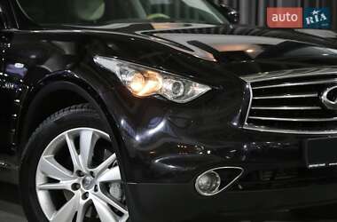 Позашляховик / Кросовер Infiniti QX70 2016 в Бучі