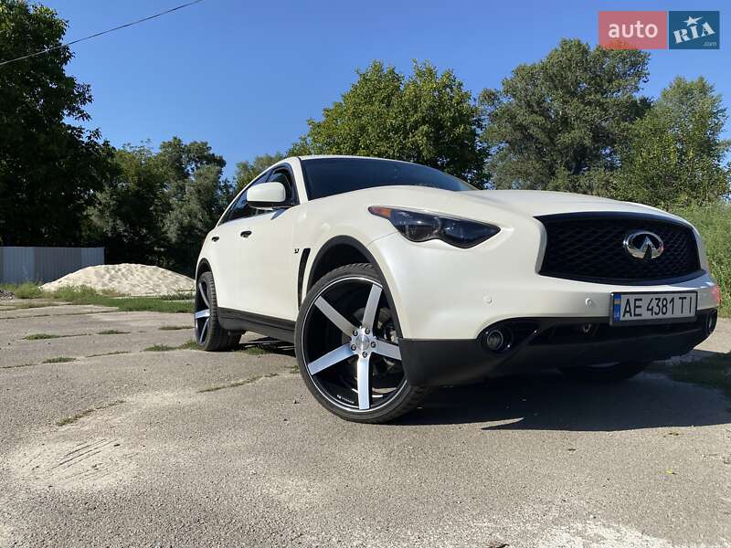 Внедорожник / Кроссовер Infiniti QX70 2016 в 