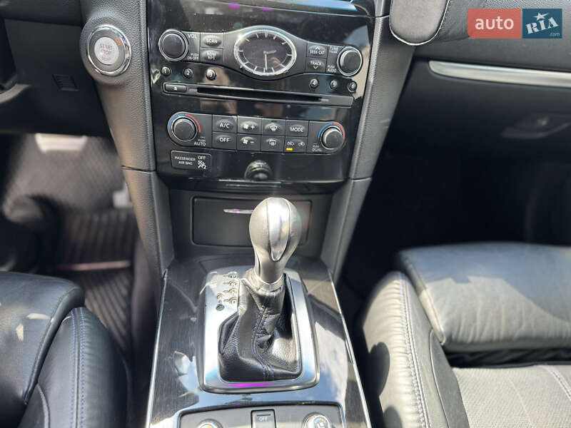 Внедорожник / Кроссовер Infiniti QX70 2016 в Черкассах
