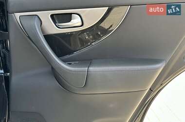 Внедорожник / Кроссовер Infiniti QX70 2015 в 