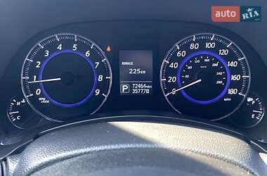 Внедорожник / Кроссовер Infiniti QX70 2015 в 