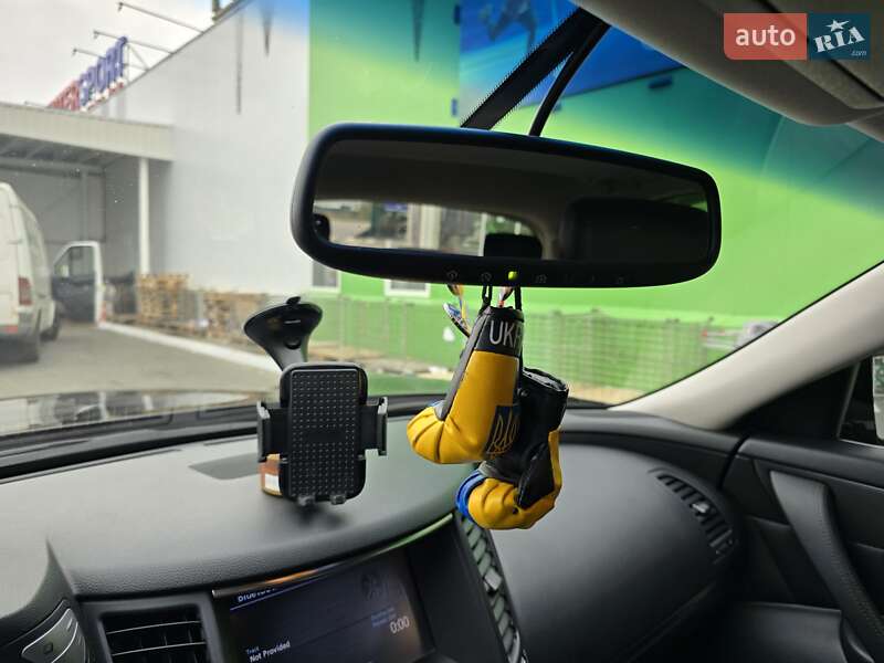 Внедорожник / Кроссовер Infiniti QX70 2014 в Виннице