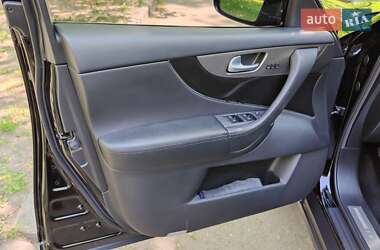 Внедорожник / Кроссовер Infiniti QX70 2013 в 
