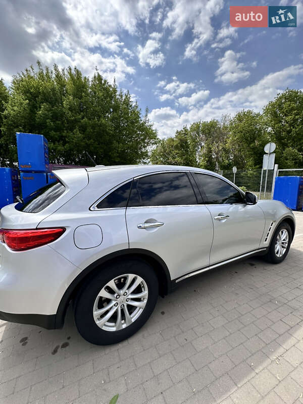 Позашляховик / Кросовер Infiniti QX70 2016 в Києві