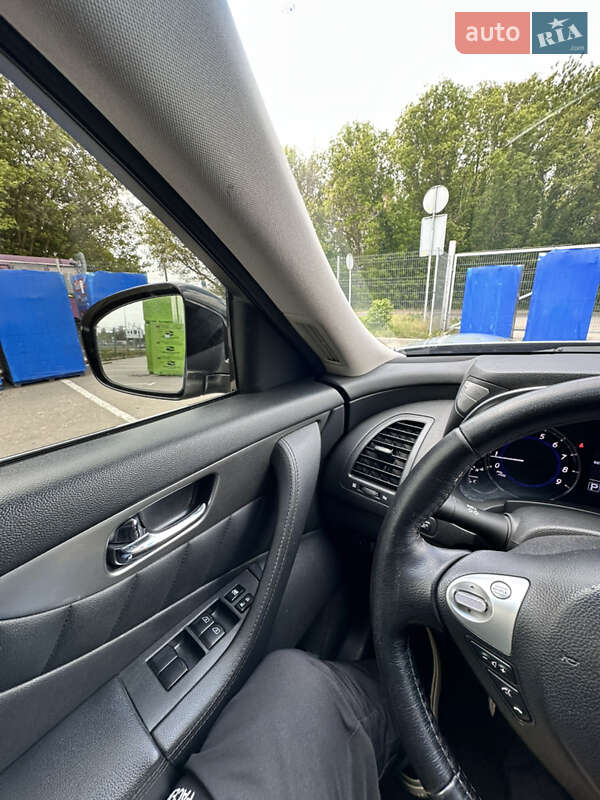 Позашляховик / Кросовер Infiniti QX70 2016 в Києві