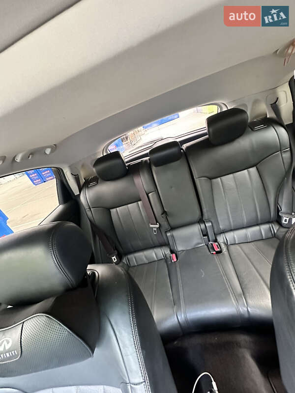 Позашляховик / Кросовер Infiniti QX70 2016 в Києві