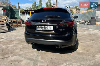 Позашляховик / Кросовер Infiniti QX70 2015 в 