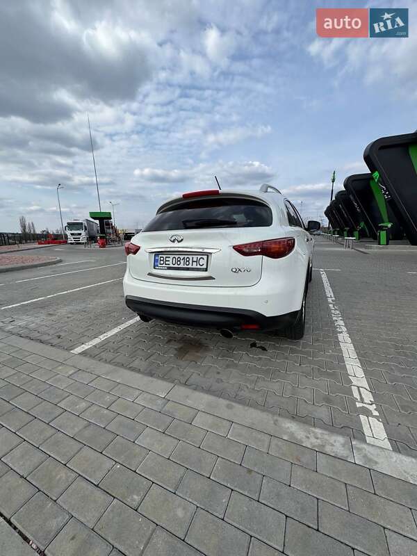 Внедорожник / Кроссовер Infiniti QX70 2013 в Николаеве
