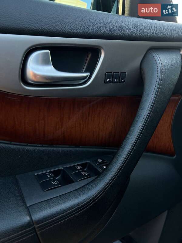 Внедорожник / Кроссовер Infiniti QX70 2013 в Хмельницком