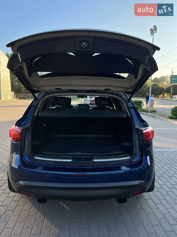 Внедорожник / Кроссовер Infiniti QX70 2013 в Хмельницком