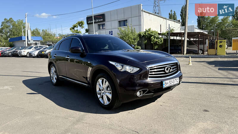 Позашляховик / Кросовер Infiniti QX70 2013 в 
