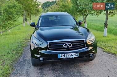 Внедорожник / Кроссовер Infiniti QX70 2013 в 