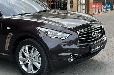 Позашляховик / Кросовер Infiniti QX70 2013 в 